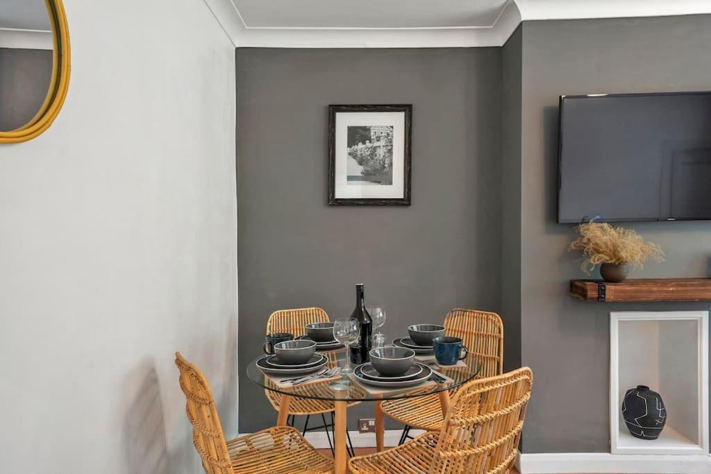 Stylish Maisonette Near The Heath With Free Parking & Wi-Fi Maidstone Exterior photo