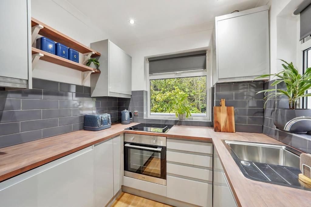 Stylish Maisonette Near The Heath With Free Parking & Wi-Fi Maidstone Exterior photo